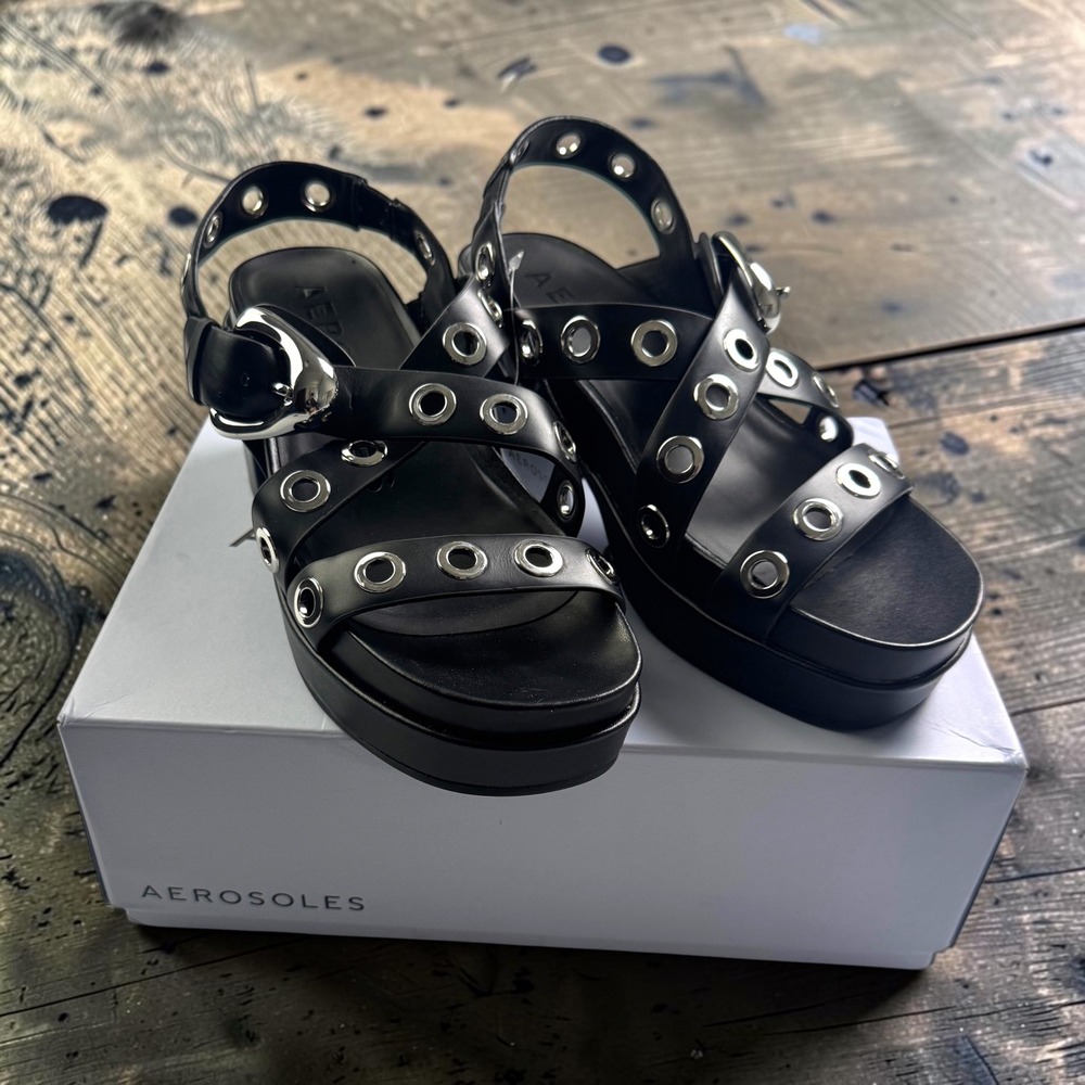 Aerosoles Cleveland Black Leather Grommet Platform Sandals Block Heel 7M NEW